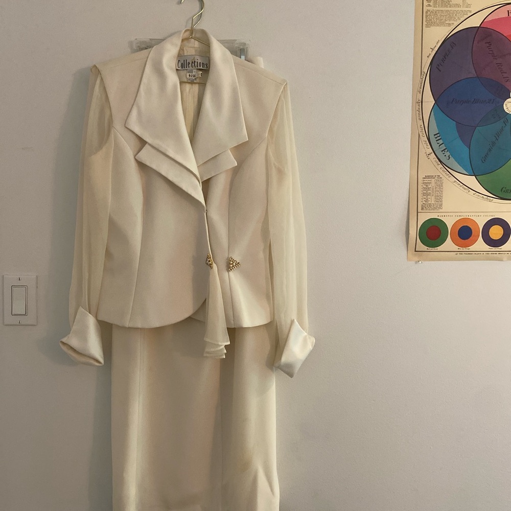 Elegant Cream Suit Set Small/Medium